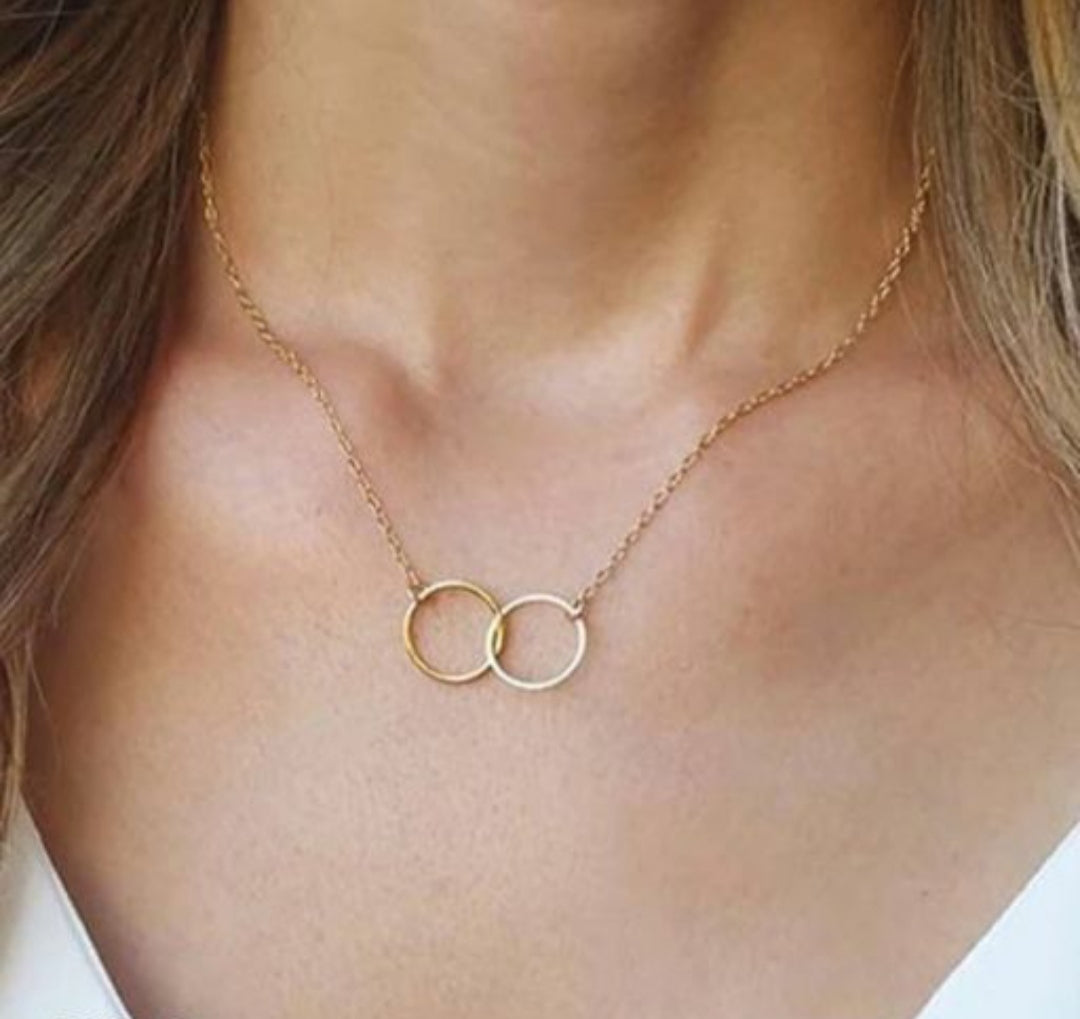 Intertwined Fate Charming Gold Necklace
